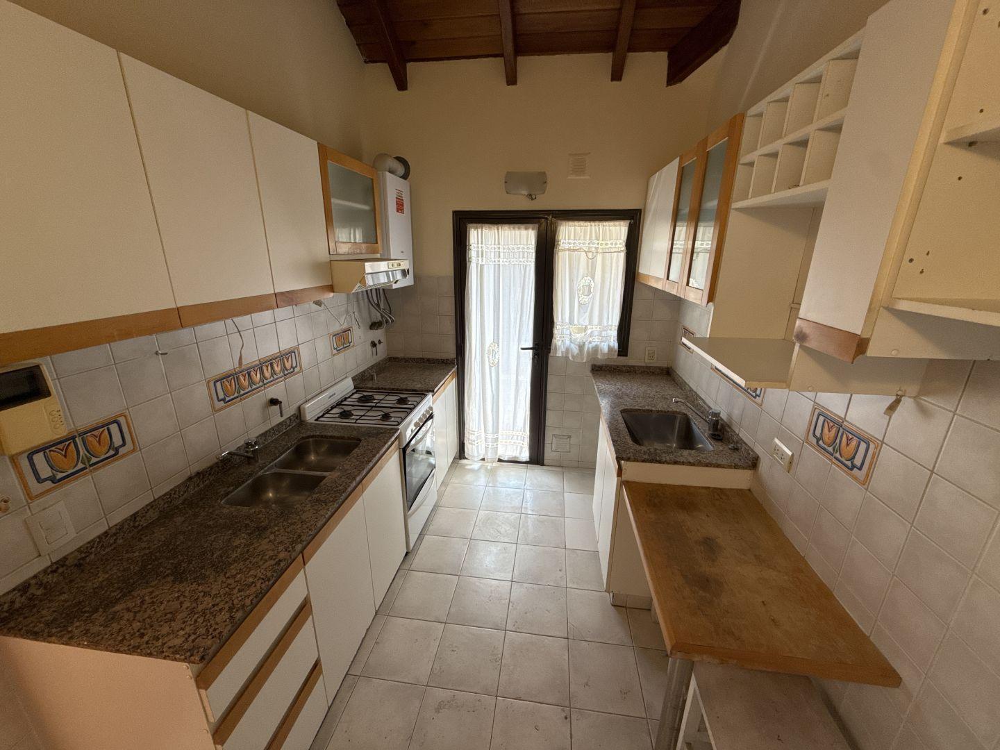 Foto de DEPARTAMENTO EN VENTA DE 2 DORMITORIOS CON POSIBILIDAD DE 3- CASONAS, imagen 3