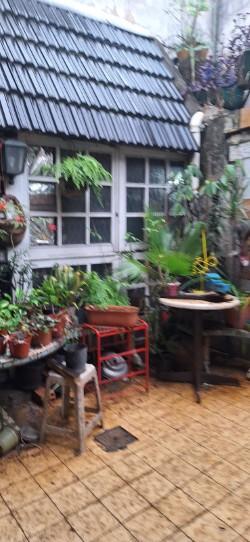 Casa en Esquina con Local 4
