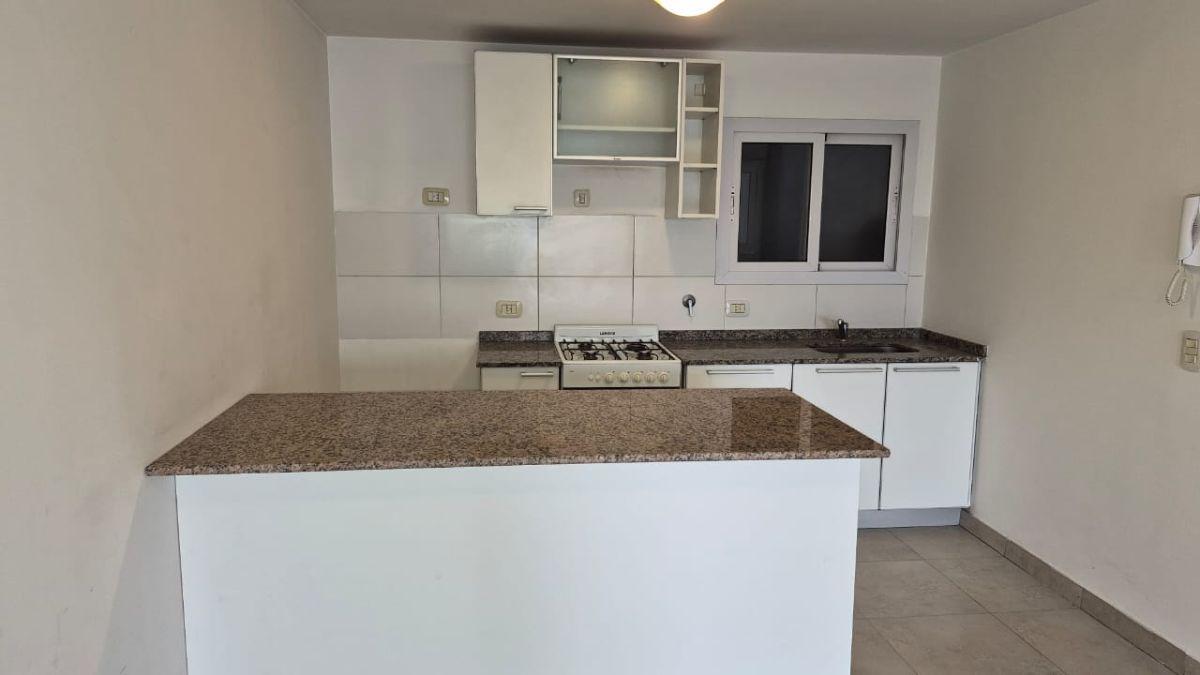 Foto de monoambiente muy amplio DIVISIBLE c/cochera opcional 50 mil pesos mas, imagen 2