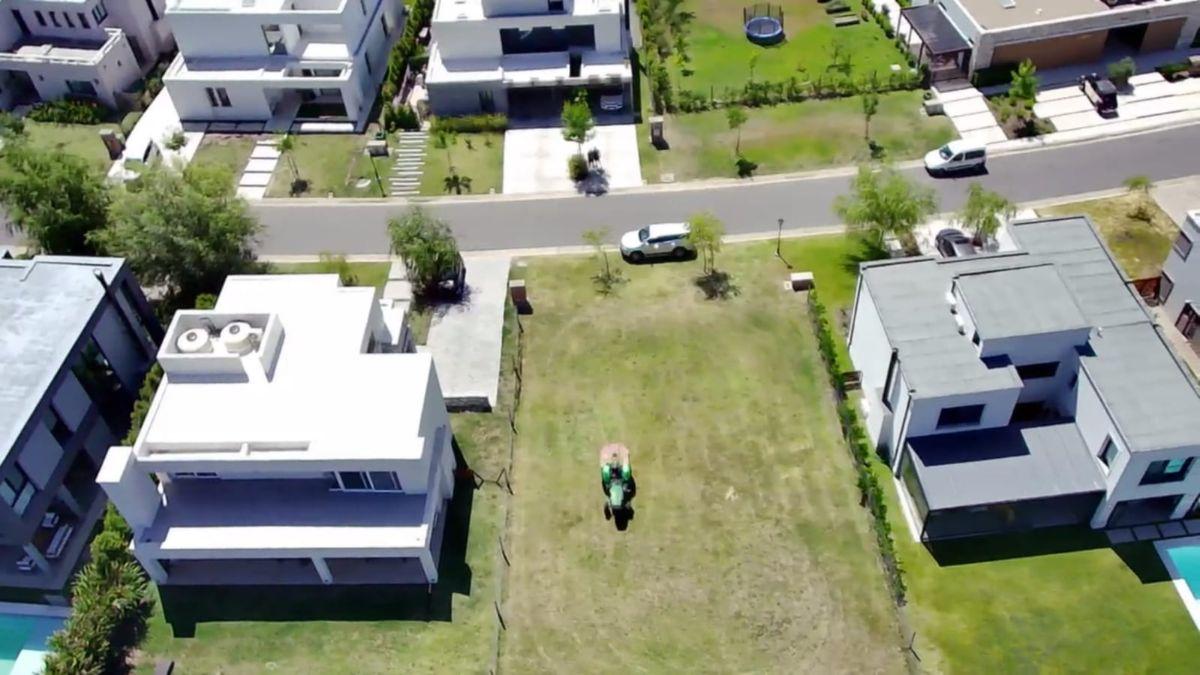 Terreno a la laguna en barrio Santa Ana Villanueva