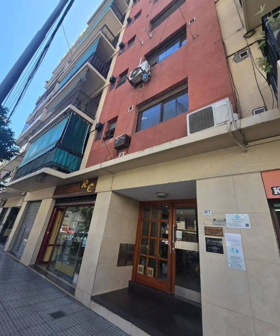3 AMBIENTES CON BALCON (APTO PROFESIONAL) 4