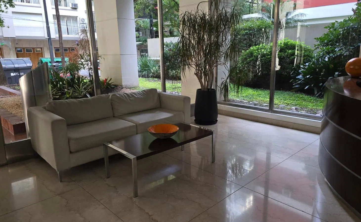 Departamento en torre 4 ambientes con dependencia, Piso único con 2 cocheras - Belgrano 4