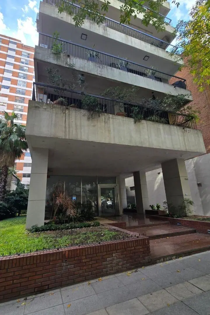 Departamento en torre 4 ambientes con dependencia, Piso único con 2 cocheras - Belgrano 8