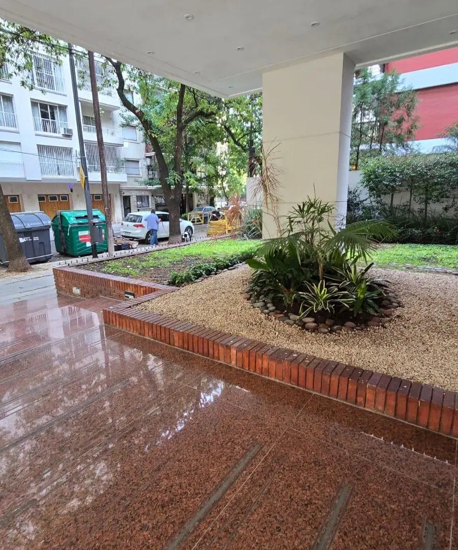 Departamento en torre 4 ambientes con dependencia, Piso único con 2 cocheras - Belgrano 2