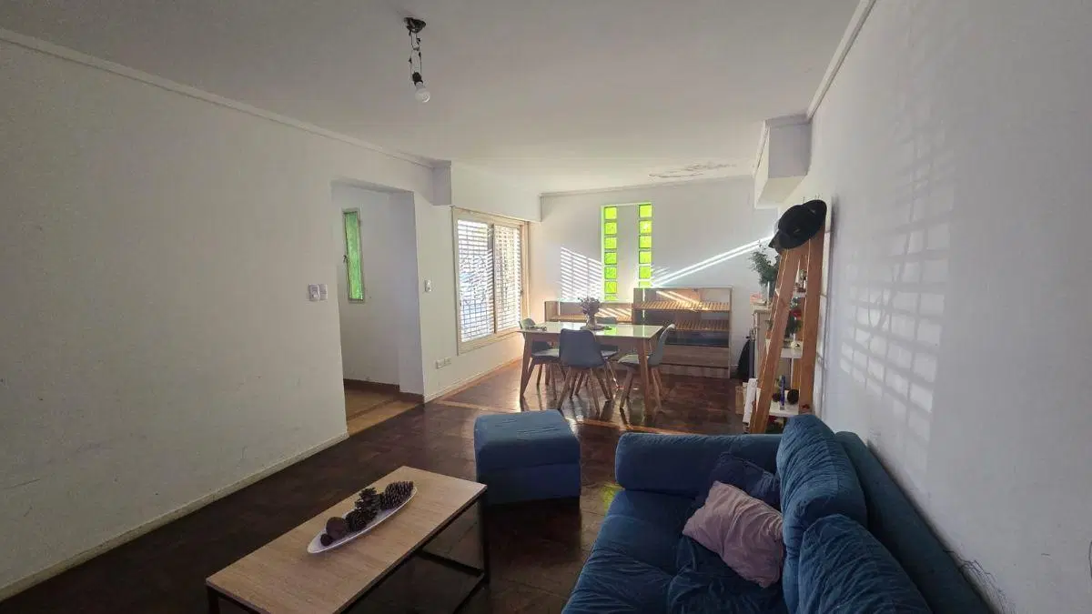 Casa de 5 ambientes con gran jardin y cochera barrio Saavedra. 4