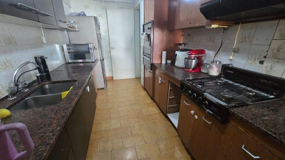 Casa de 5 ambientes con gran jardin y cochera barrio Saavedra. 5