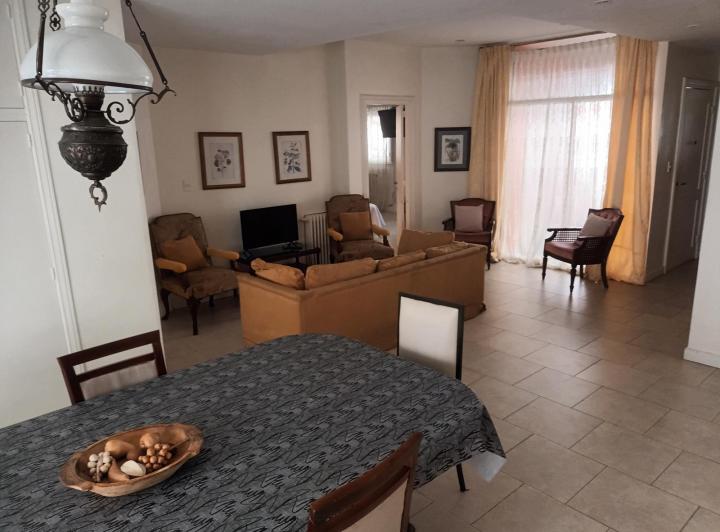 6 Amb para 7 Pers. Amoblado, entrada indep, amplio patio y jardín, 154 m2 cub. 3