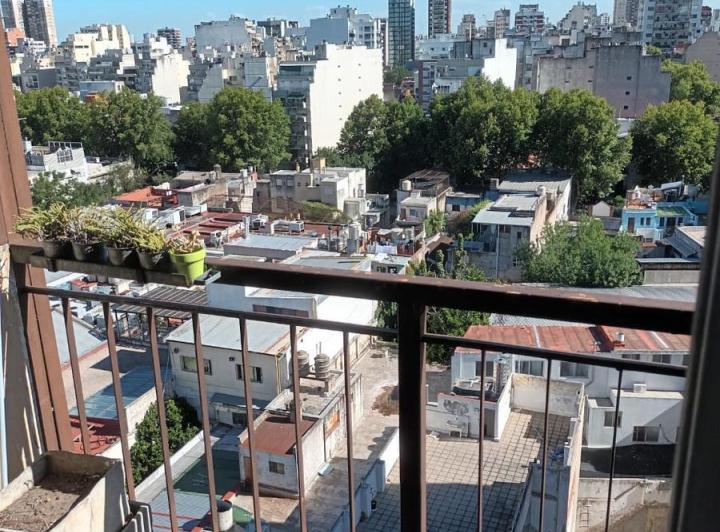 Excelente temporal 2 amb con balcón al frente! Vista abierta, Piso Alto! 2