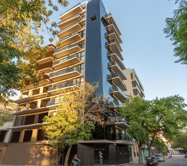 Excelente depto al Frente/ Con balcón terraza y Parrilla/ Edificio de Categoría