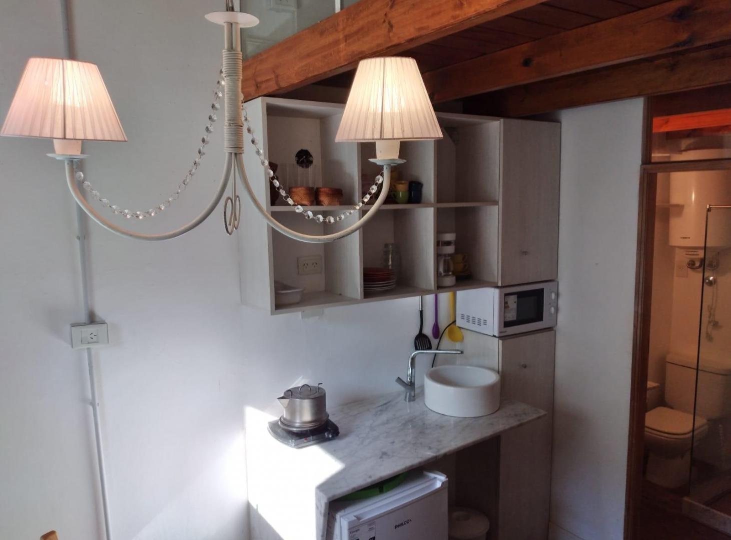 Luminoso y cálido Loft de 25 m2 en edificio histórico de Av. de Mayo!