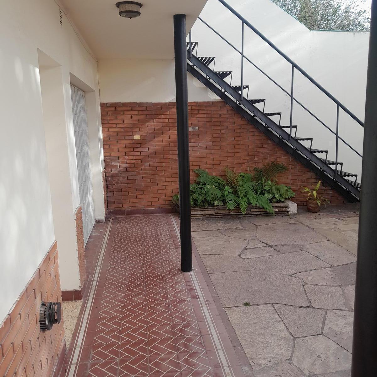 " Casa Local Departamentos Amoblados en Venta " 3