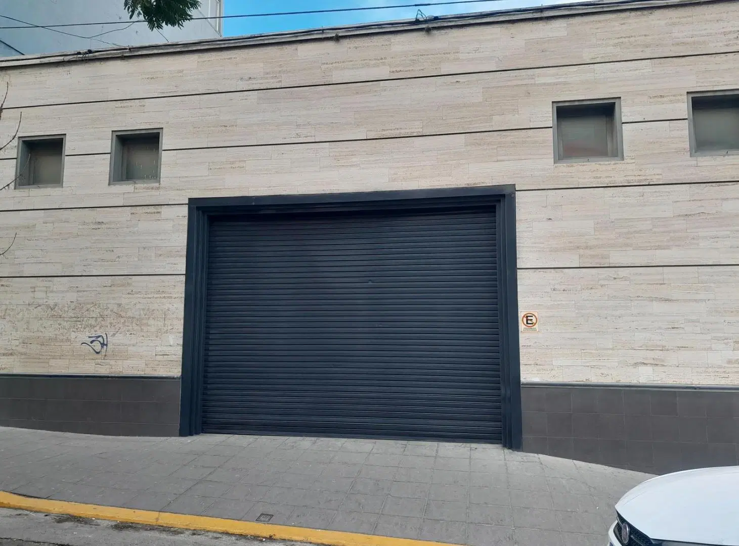 IMPORTANTE LOCAL + GALPON EN ALQUILER A METROS DEL CENTRO 2