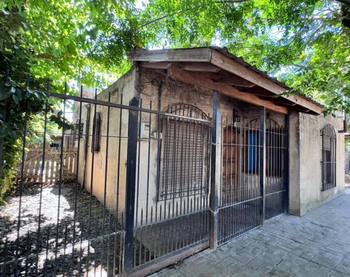 CASA 3 AMBIENTES CON GRAN PARQUE