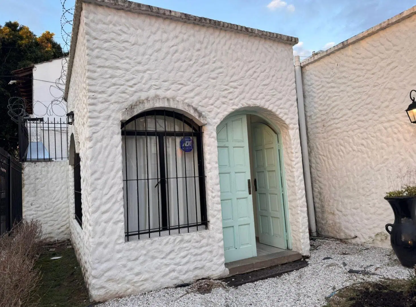 Esquina estratégica en Bernal | Ideal para uso comercial, profesional o inversión 3