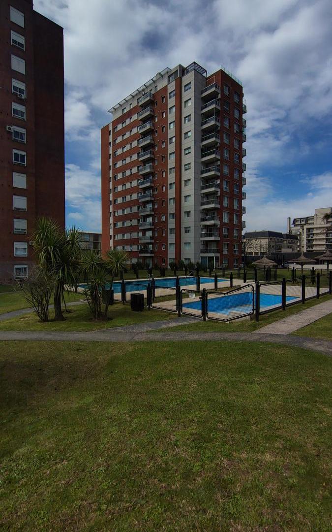 Foto de Exclusivo 3 Ambientes con Cochera en Condominio Cerrado – Barrio Parque, imagen 1