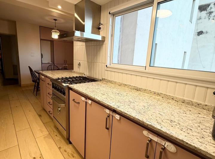 Departamento 3 Dormitorios en  VENTA en Microcentro 5