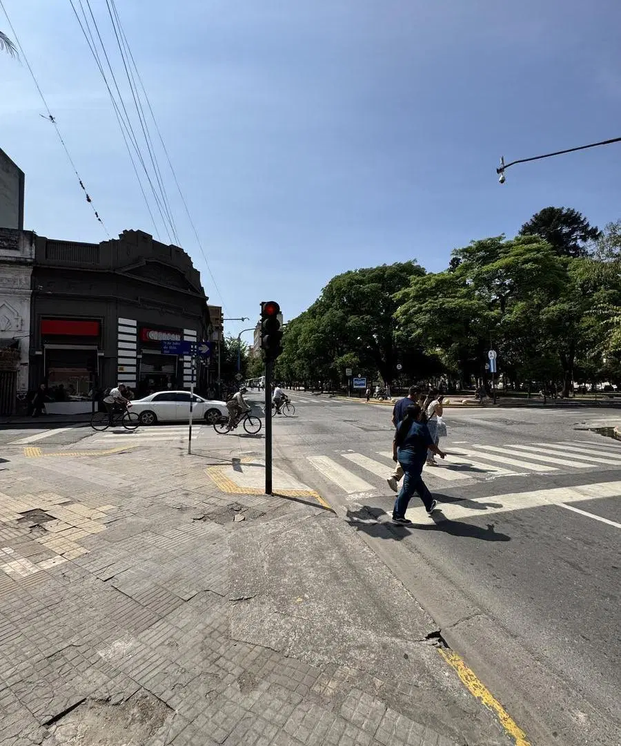 IMPORTANTE ESQUINA EN VENTA en Barrio Sur, zona Tribunales 5
