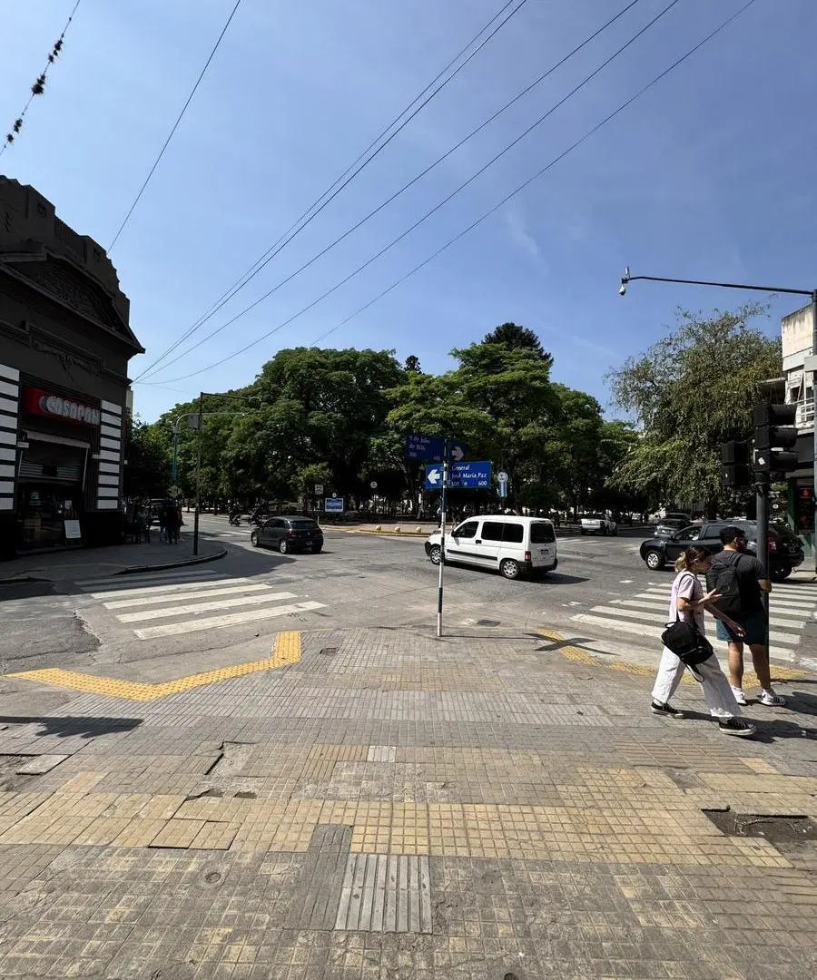 IMPORTANTE ESQUINA EN VENTA en Barrio Sur, zona Tribunales 3