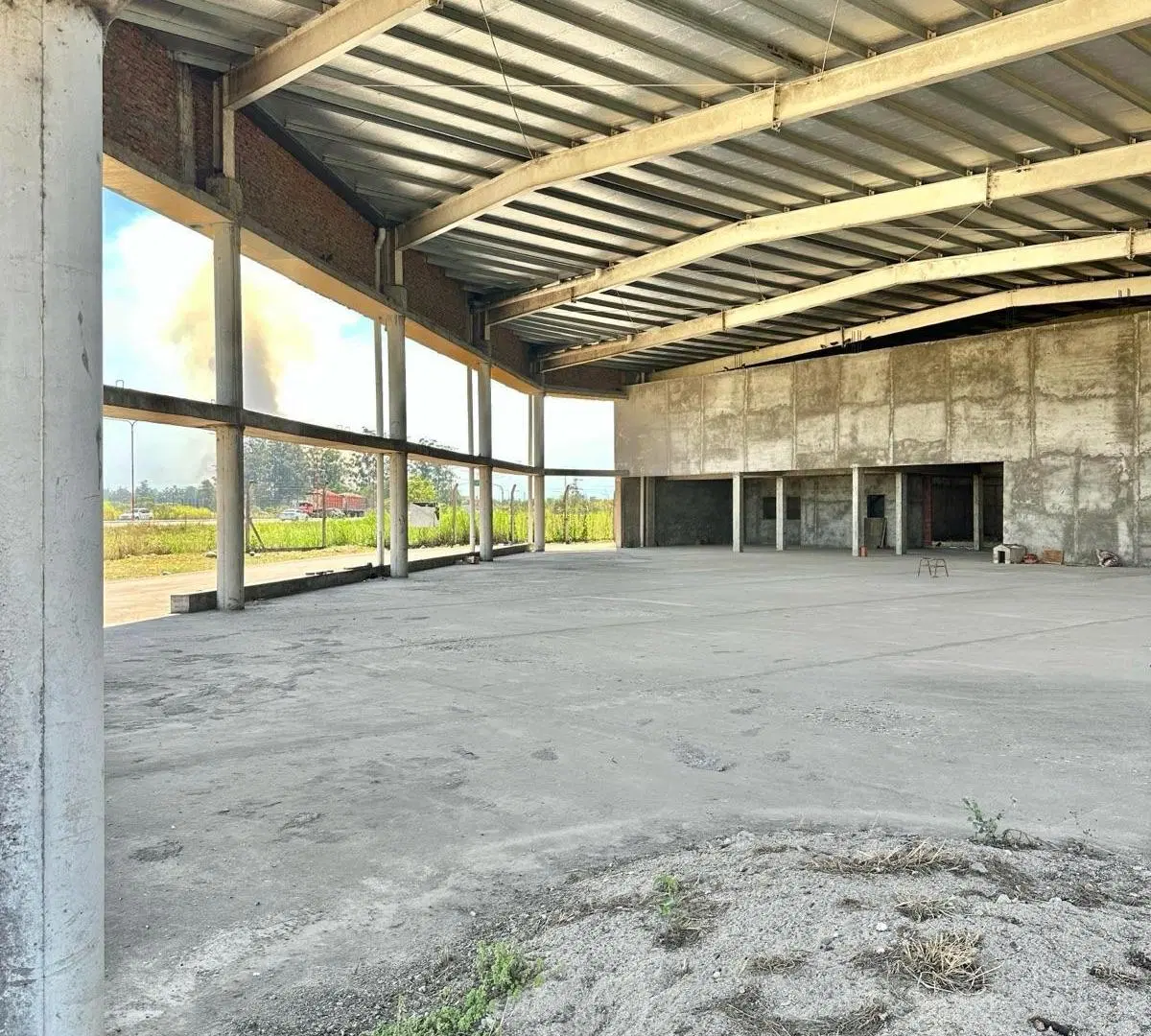 Local en Acceso a Concepción con terreno de 5300 m2 2