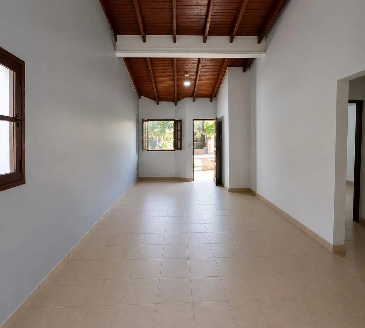 Casa en venta Yerba Buena 3 dormitorios y jardin - Excelente zona 4