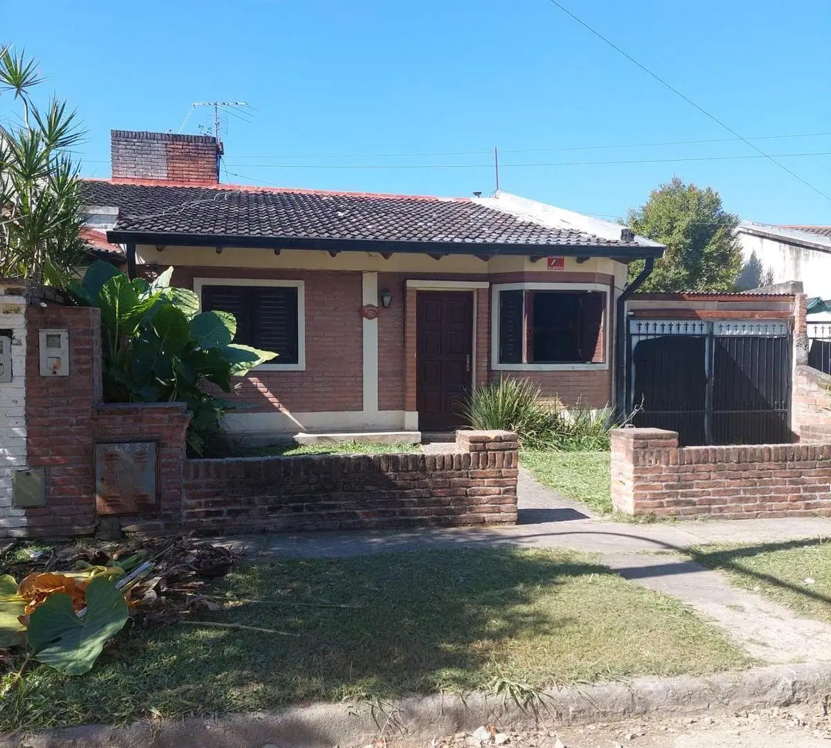 Casa en venta Yerba Buena 3 dormitorios y jardin - Excelente zona 2