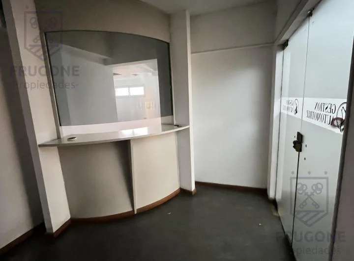 B. Mitre Al 800- Microcentro - alquiler Oficina Luminosa! Cochera fija!!! seguridad 24hs 2