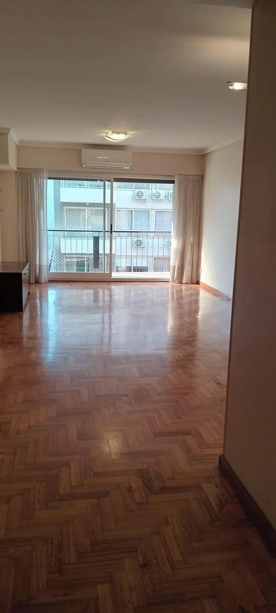 Venta de Excelente Departamento. Piso 6° Al Frente con Cochera. Monroe Al 2500. 2