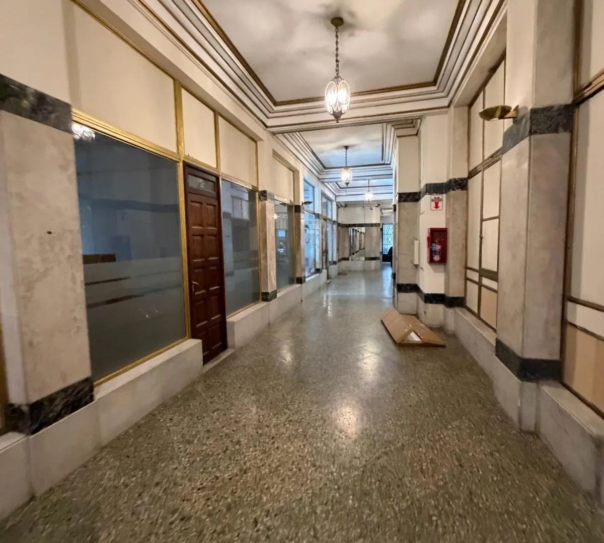 Edificio Bencich 3 ambientes amplios con techos altos y carácter original 2
