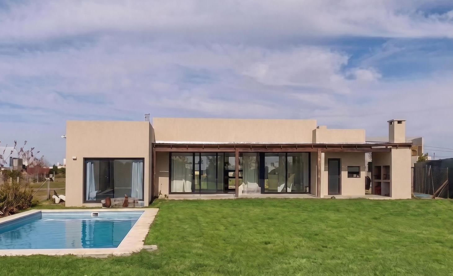 Foto de Casa en venta 3 ambientes con pileta en San Sebastian Area 10, imagen 2