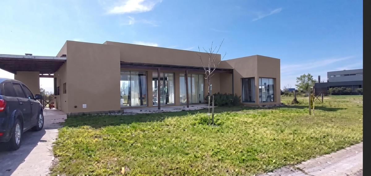 Foto de Casa en venta 3 ambientes con pileta en San Sebastian Area 10, imagen 1