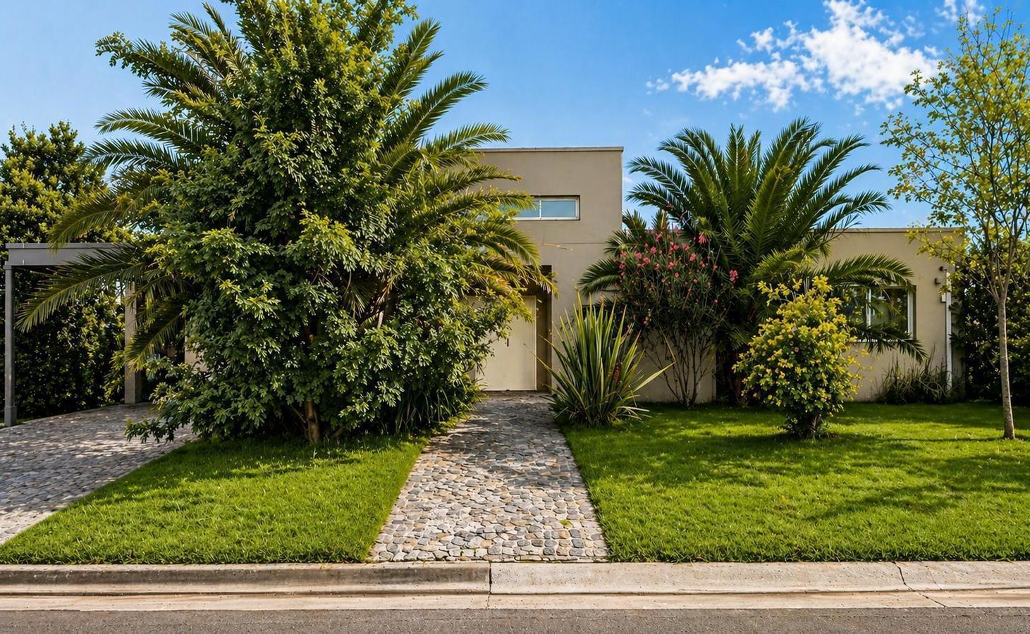 Casa en venta 5 ambientes con pileta en San Sebastian Apto Credito