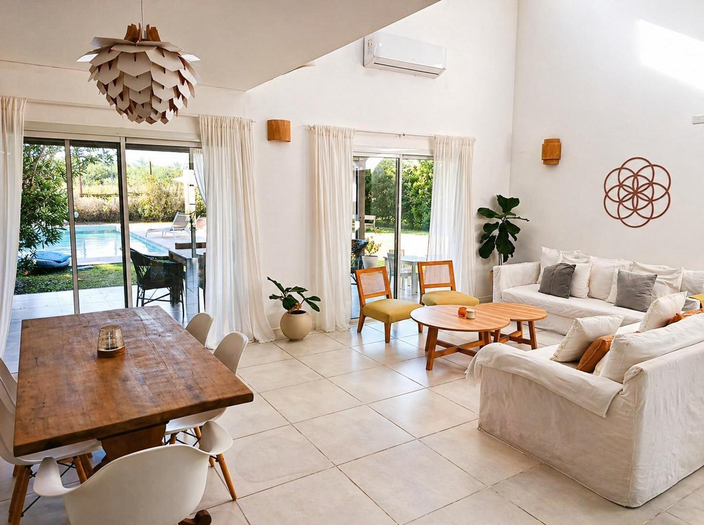 Foto de Casa en venta 5 ambientes con pileta en San Sebastian Area 10, imagen 2