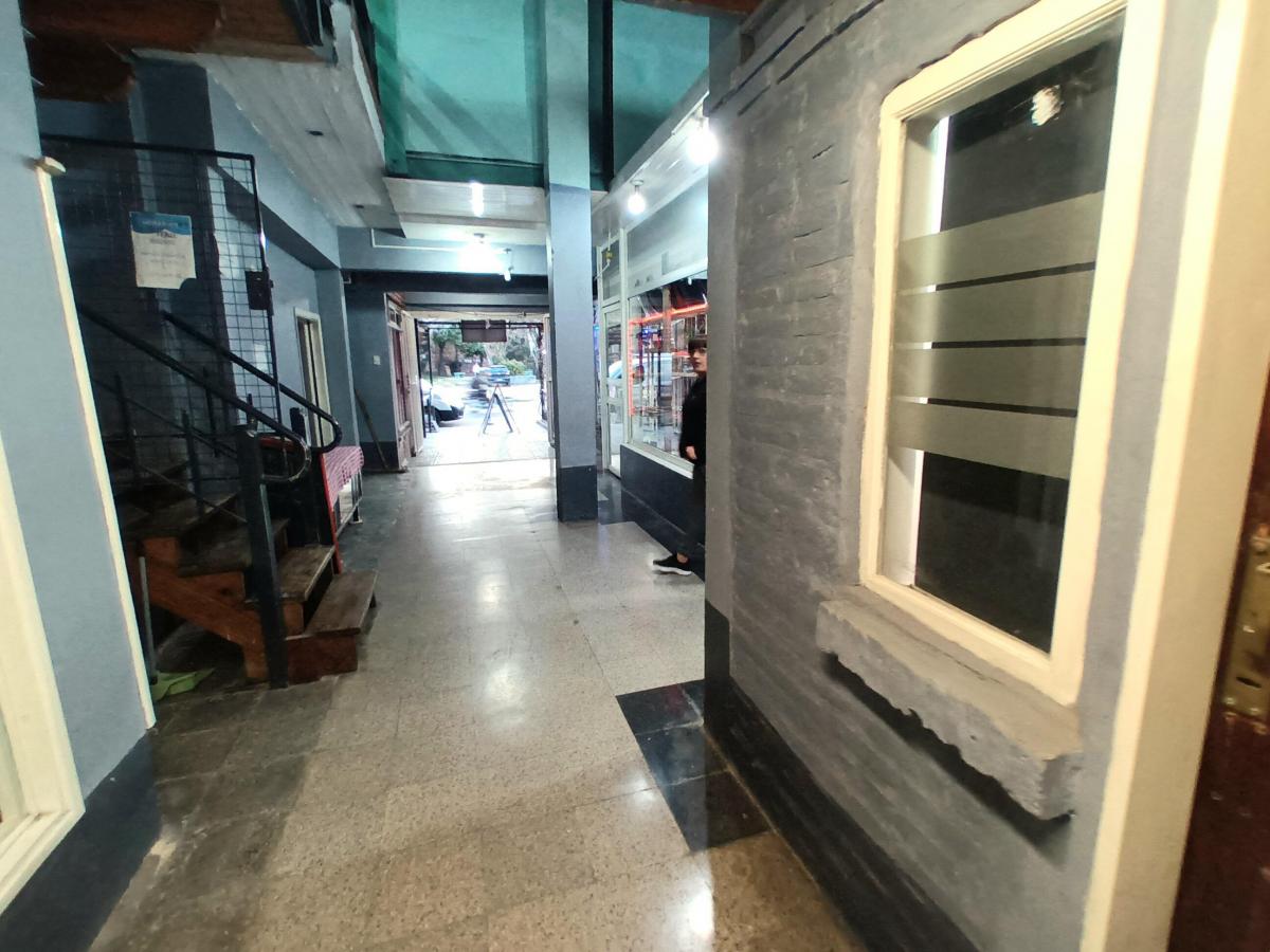 Galeria Comercial en Venta en Monte Grande 6 Locales + Depto