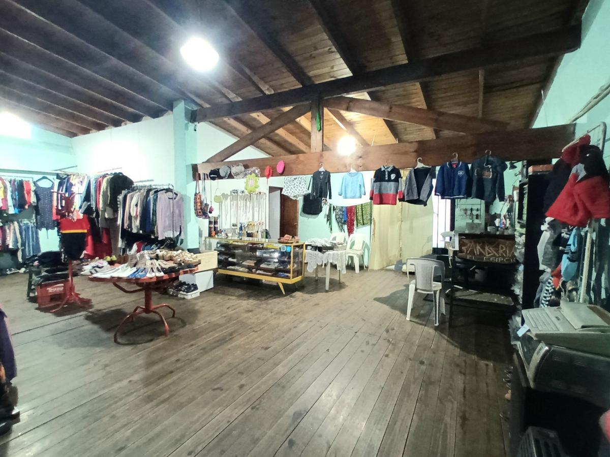 Foto de Galeria Comercial en Venta en Monte Grande 6 Locales + Depto, imagen 2