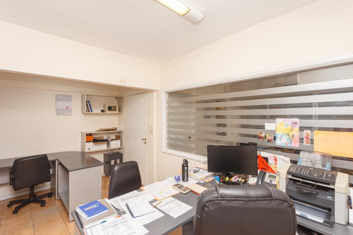 Oficina en Venta Sobre La Av Belgrano y Perú de 150 m² 2