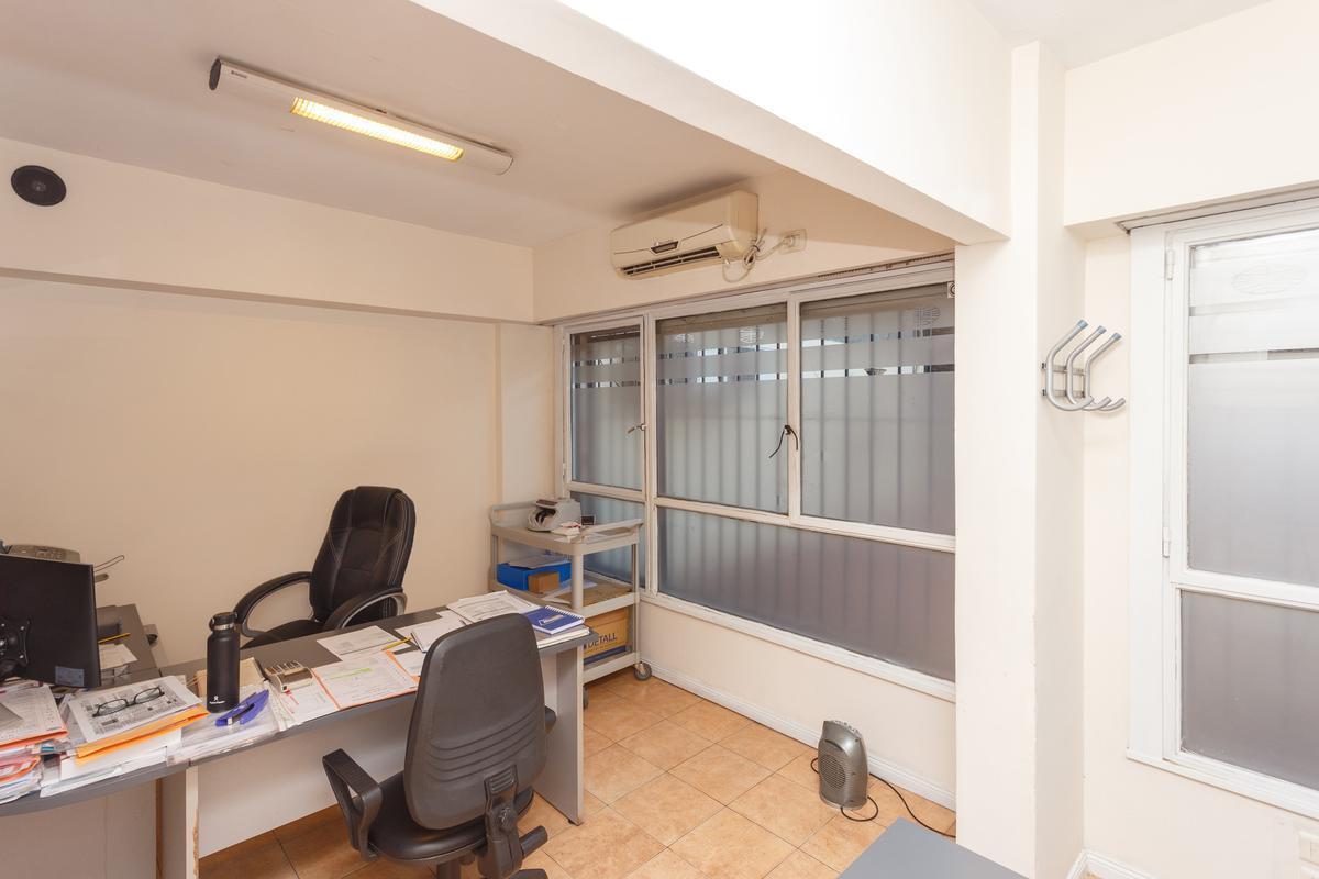 Oficina en Venta Sobre La Av Belgrano y Perú de 150 m² 3