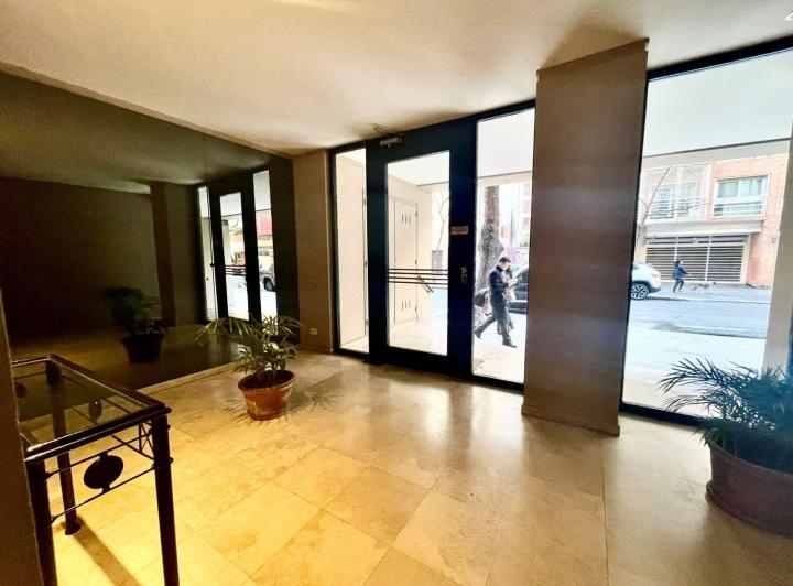 Departamento de dos ambientes con cochera descubierta en la zona de Las Cañitas 3