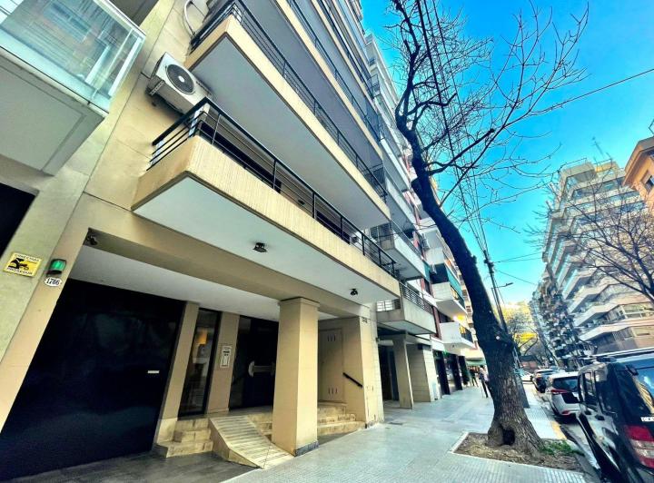 Departamento de dos ambientes con cochera descubierta en la zona de Las Cañitas 2