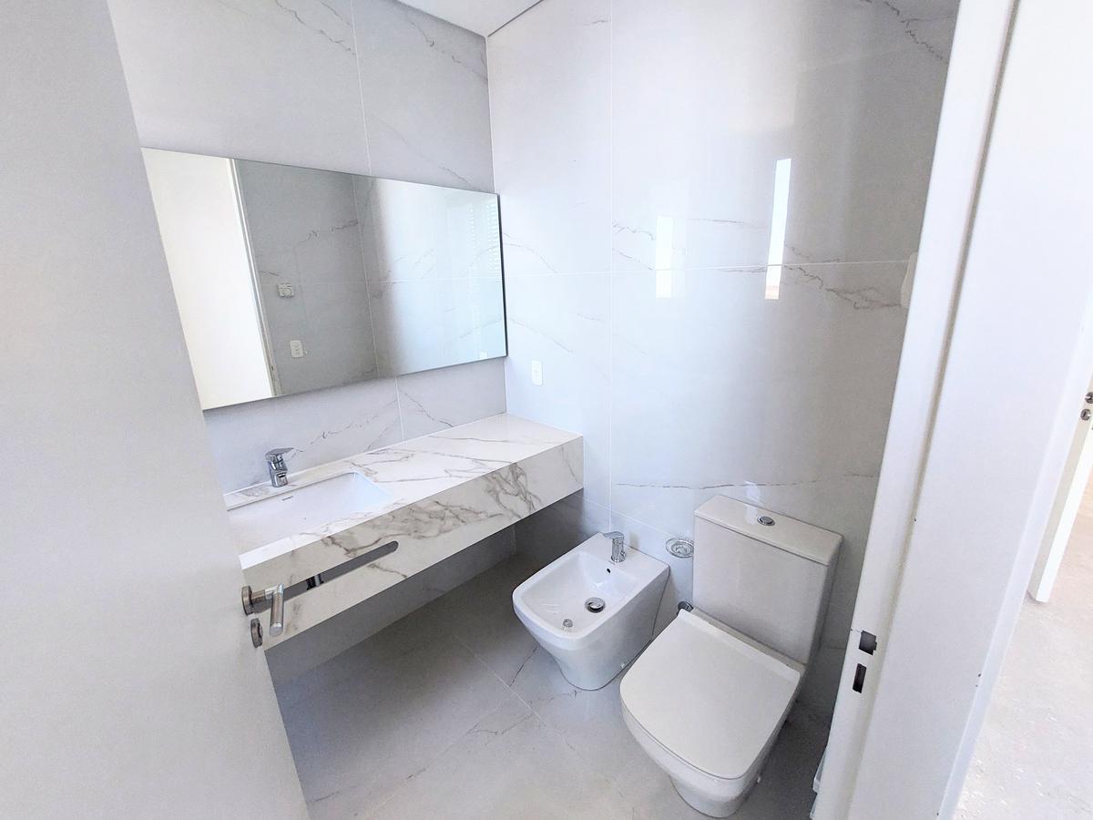 VENTA DE 3 AMBIENTES, c/COCHERA Y BAULERA - THE LINK TOWERS