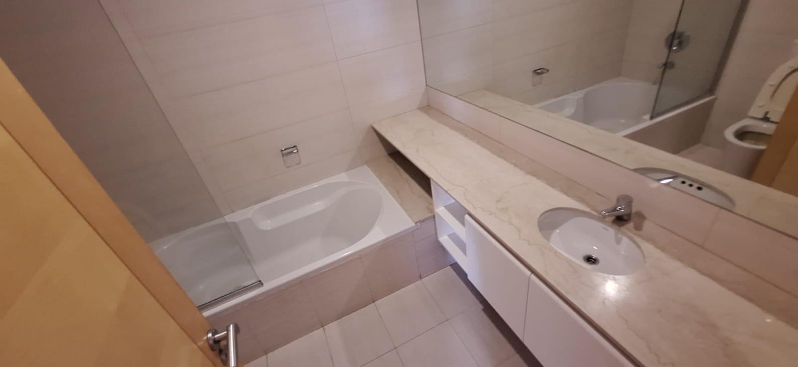 Foto de VENTA DE 5 AMBIENTES c/3 COCHERAS (opcionales), Y BAULERA - MADERO, imagen 4