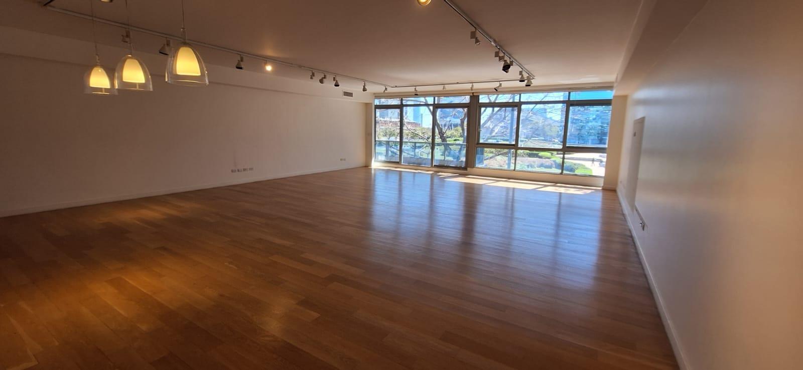 Foto de VENTA DE 5 AMBIENTES c/3 COCHERAS (opcionales), Y BAULERA - MADERO, imagen 1