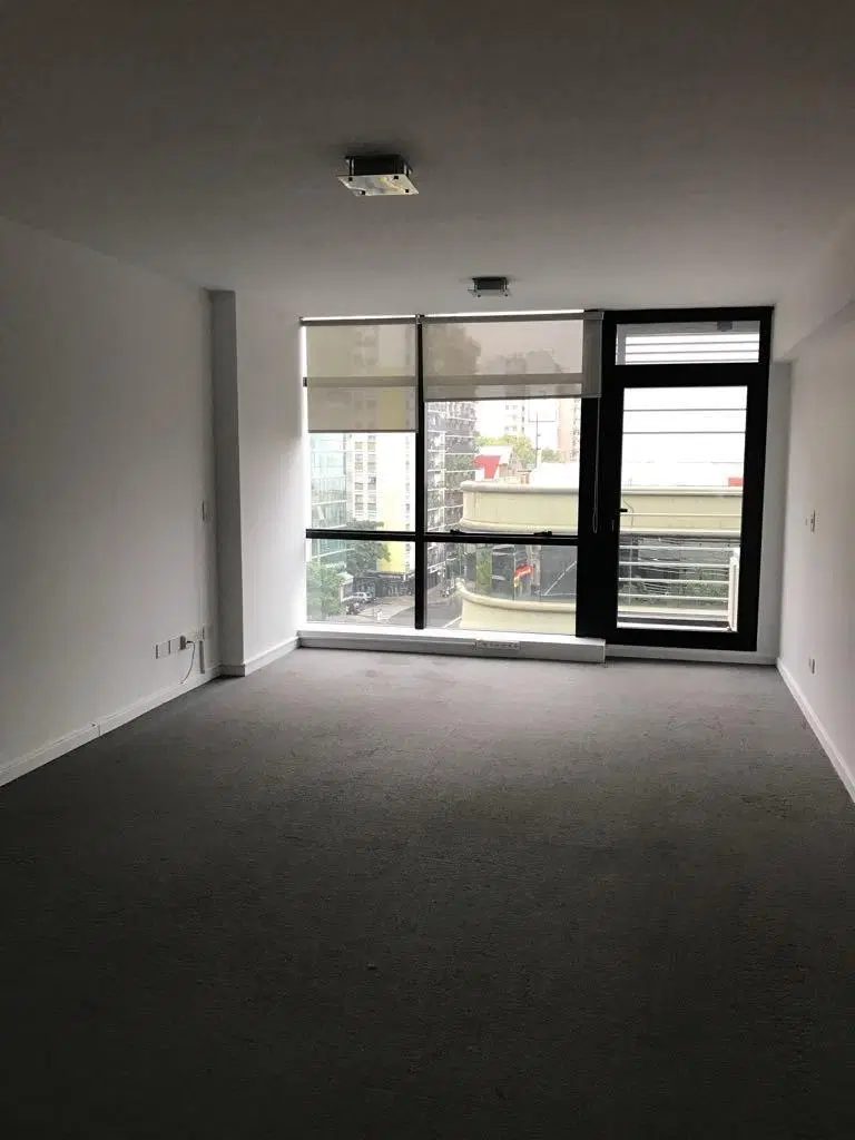 ALQUILER DE OFICINA - CORNER PLACE 3