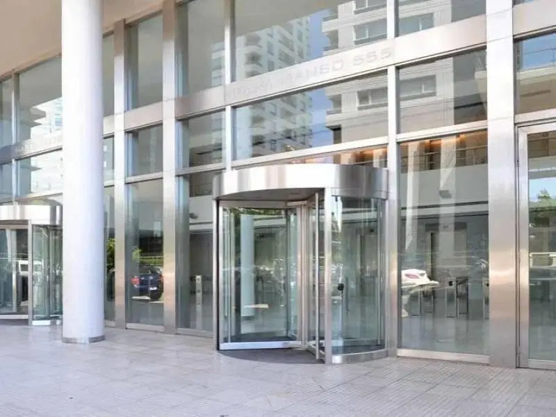 ALQUILER DE OFICINA CORPORATIVA c/2 COCHERAS (opcional) - MADERO CENTER 3