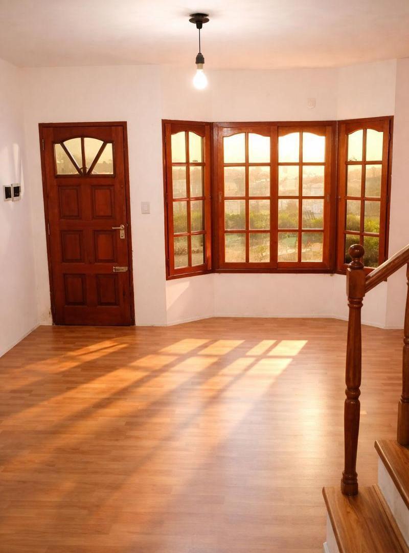 Foto de VENTA DE TRIPLEX 4 AMBIENTES c/COCHERA - SAN MIGUEL - APTO p/CREDITO, imagen 1