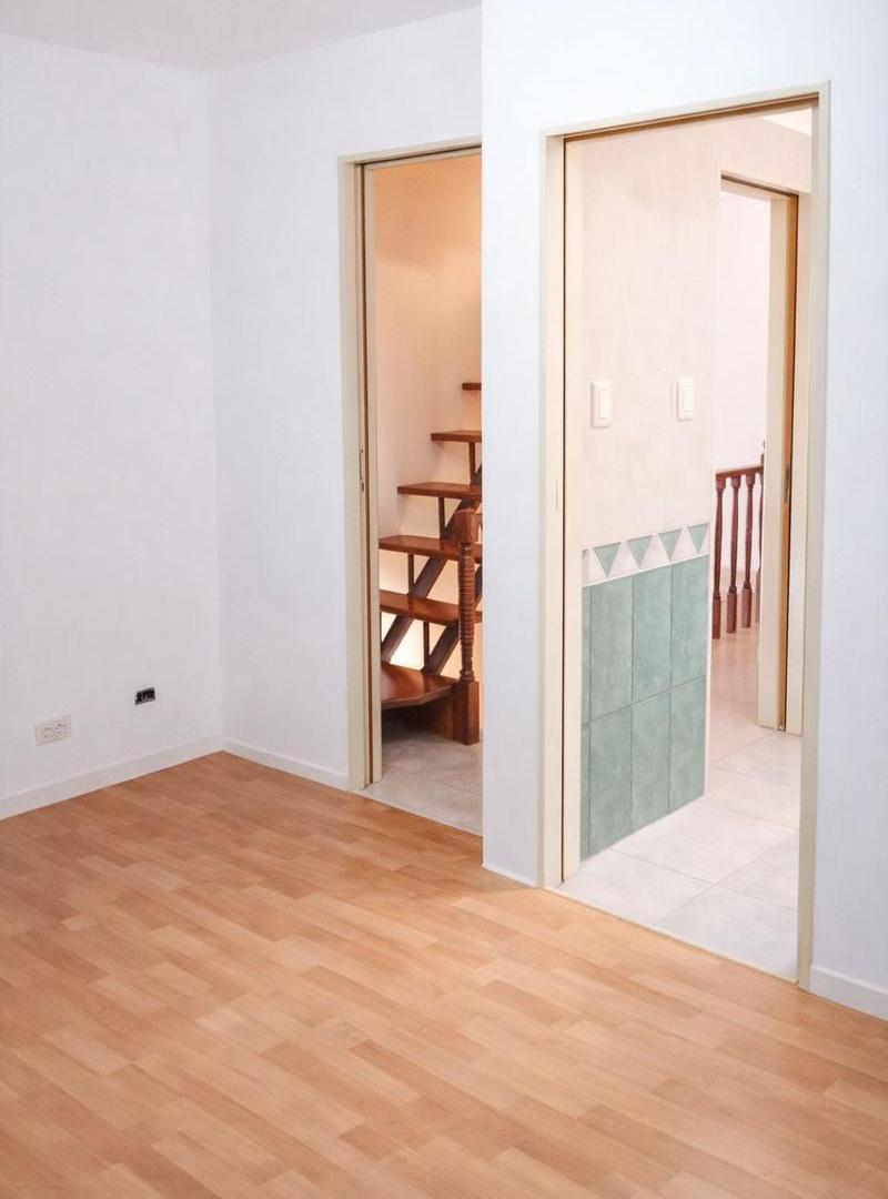 Foto de VENTA DE TRIPLEX 4 AMBIENTES c/COCHERA - SAN MIGUEL - APTO p/CREDITO, imagen 5