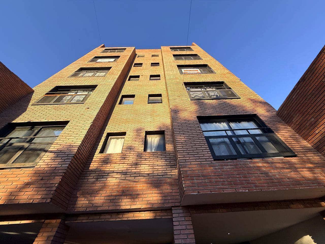 Foto de VENTA DE DEPARTAMENTO MONOAMBIENRTES c/COCHERA (opcional) / MORON NORTE, imagen 1