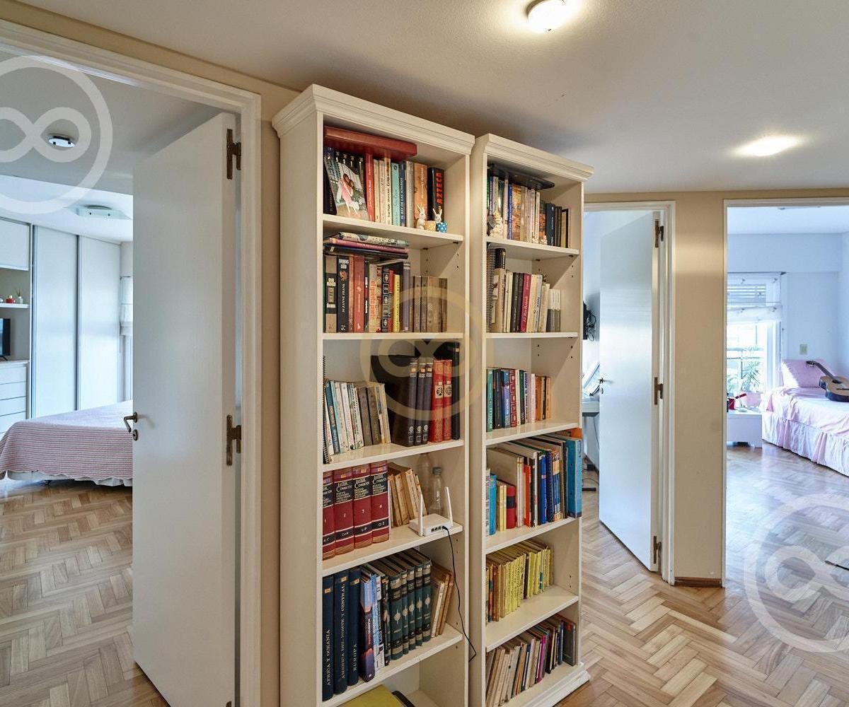 Departamento en Venta Tres Dorm. Cocheras 4