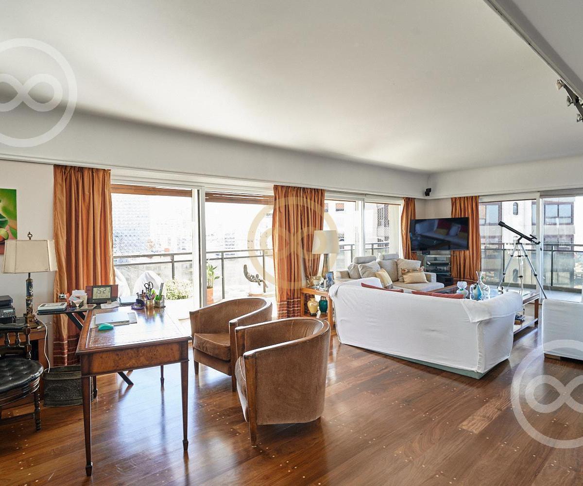 Departamento en Venta Tres Dorm. Cocheras 1