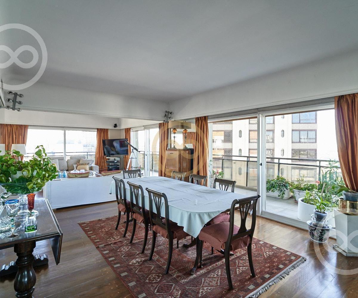 Departamento en Venta Tres Dorm. Cocheras 3