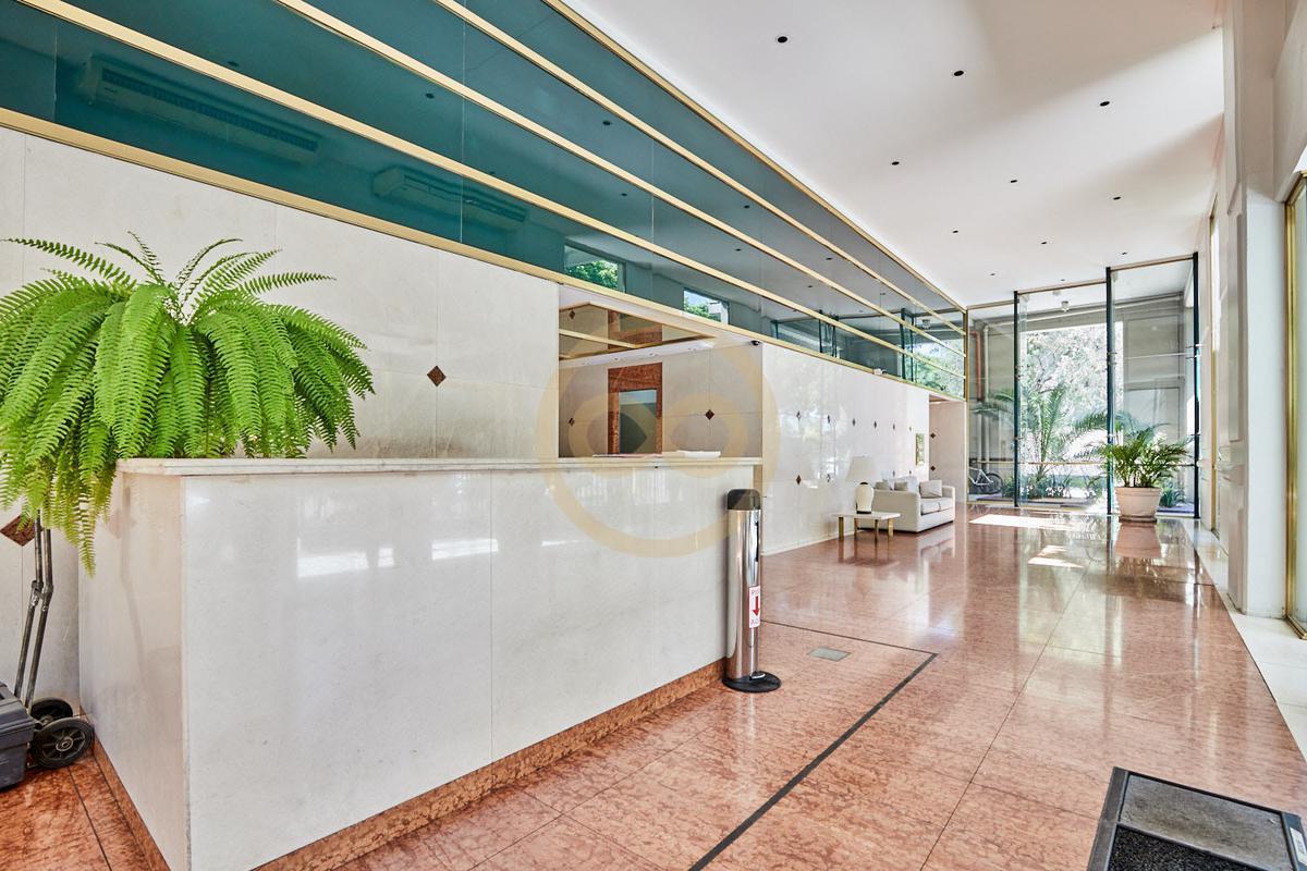 Venta Departamento Tres Dorm. Dos Cocheras 5
